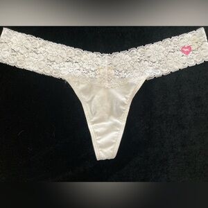 Victoria’s Secret PINK Sz L White Lace Extra Low Rise Thong Panty Dog Logo Vtg